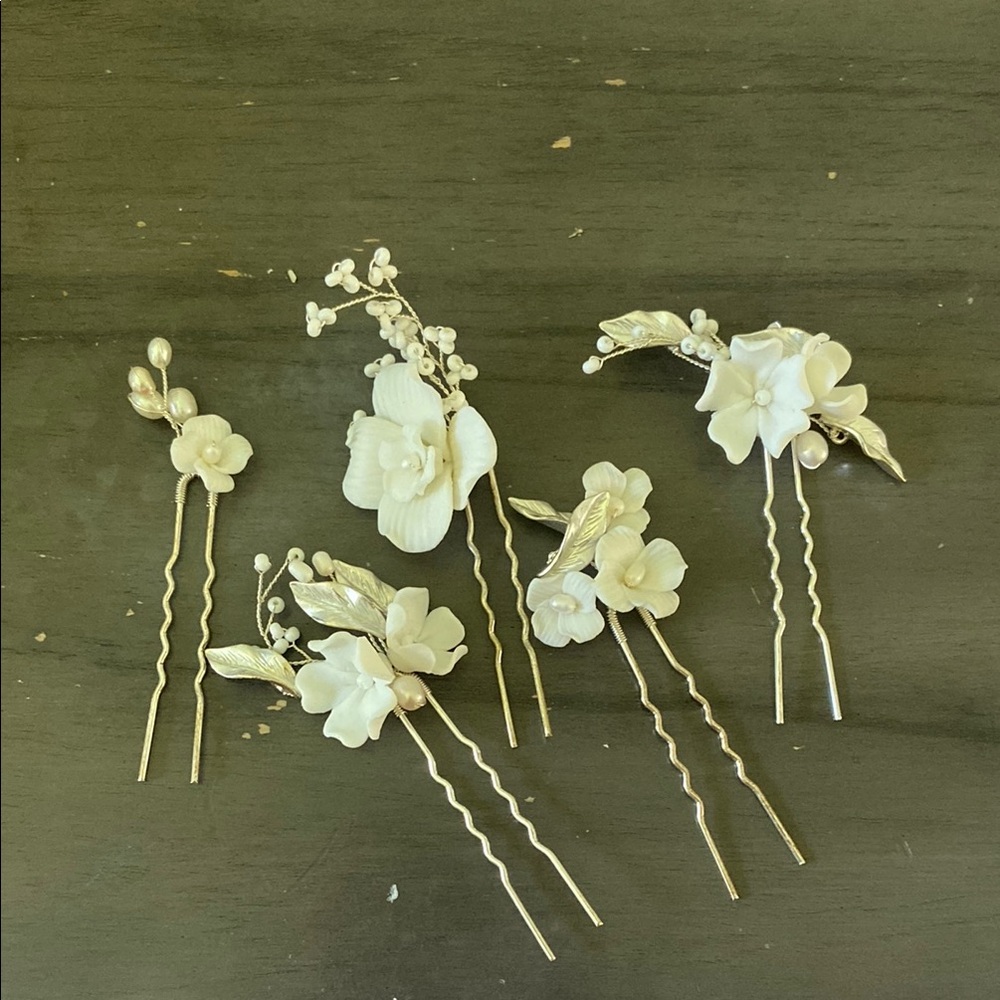 Elegant White Floral Hair Pins
